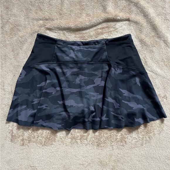 Athleta Match Point Black Gray Camo Skort/Skirt Sz Medium - Picture 3 of 6